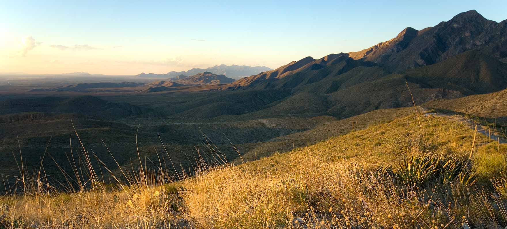 El atardecer sobre las montañas Franklin