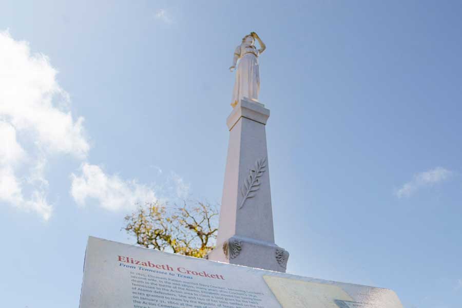 Statue of Elizabeth Crockett, standing on a plinth