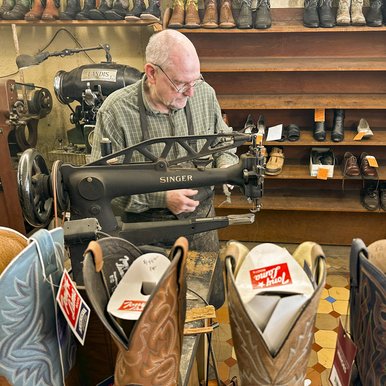 0325_Travel_Dogwood_2024 March Ciity Shoe Shop Palestine_JohnHOstdick