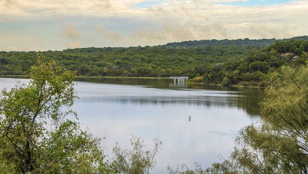 A lake surronded by woods