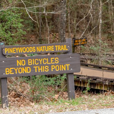 Sign for the trailhead at Lake Livingston.