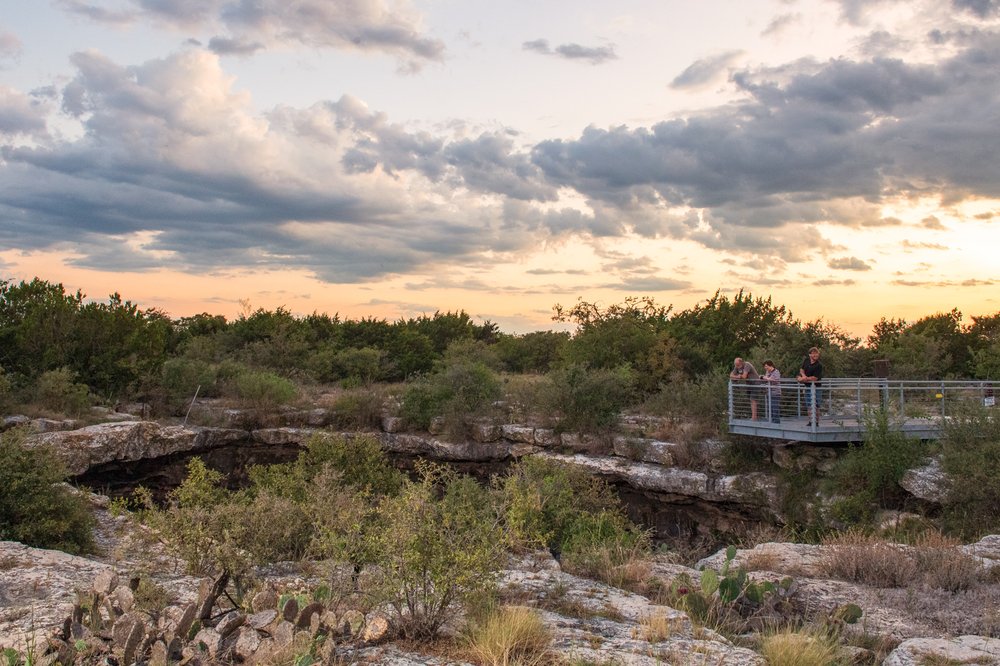Devil's Sinkhole with a view of the horizon.