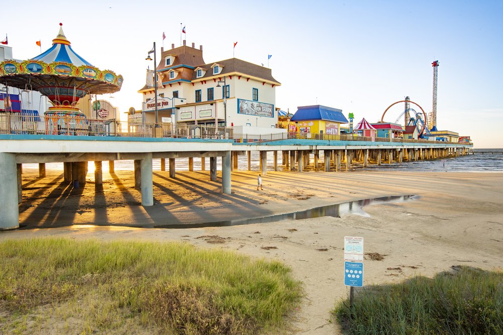 Galveston Island's beachside pier and its attractions