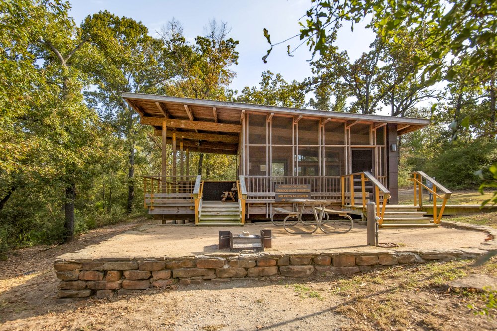 A cabin at Fort Boggy for camping.