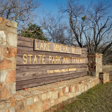 Lake Mineral Wells state park sign