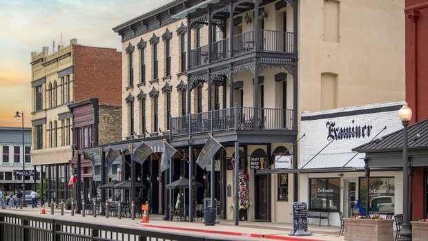 A street view of downtown Navasota, Texas, including the Navasota Examiner building