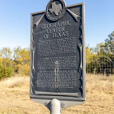 A historial marker sign proclaiming Brady the Geographical center of Texas
