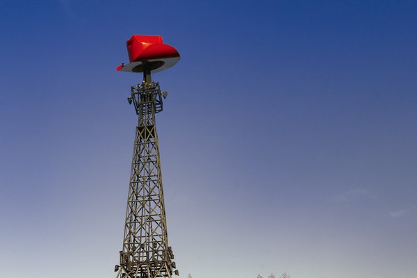 A replica of the Eiffel Tower with a red cowboy hat on top