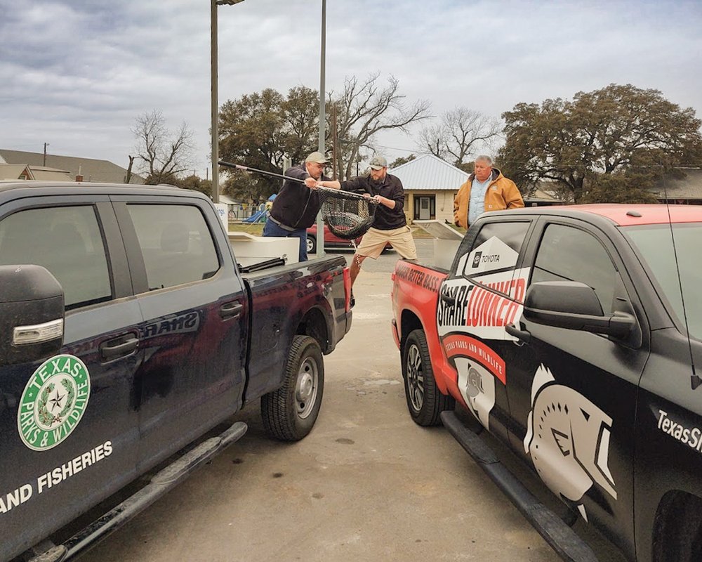 Handoff of Ivie Lunker from Distirct truck to lunker truck for faster transport to Athens