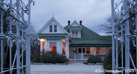 Texas Chainsaw Massacre in Kingsland front gate opening to house