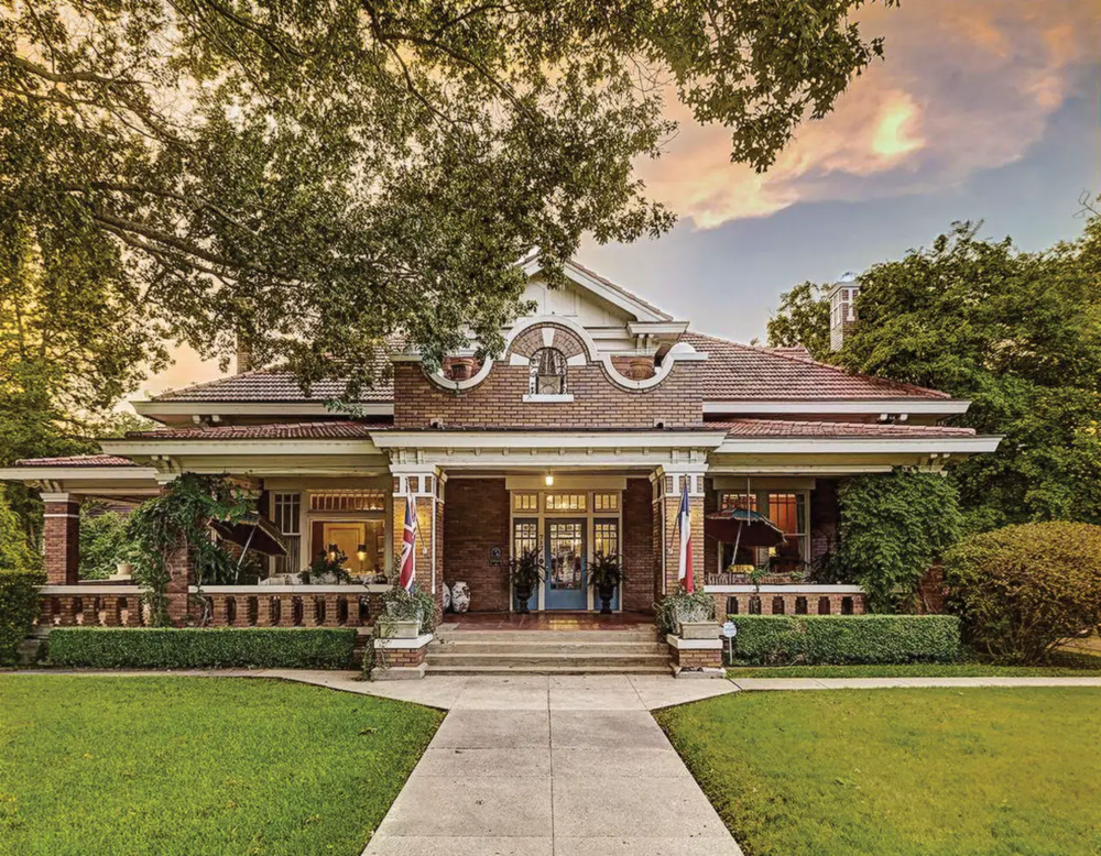 Waxahachie English Merchant's Inn